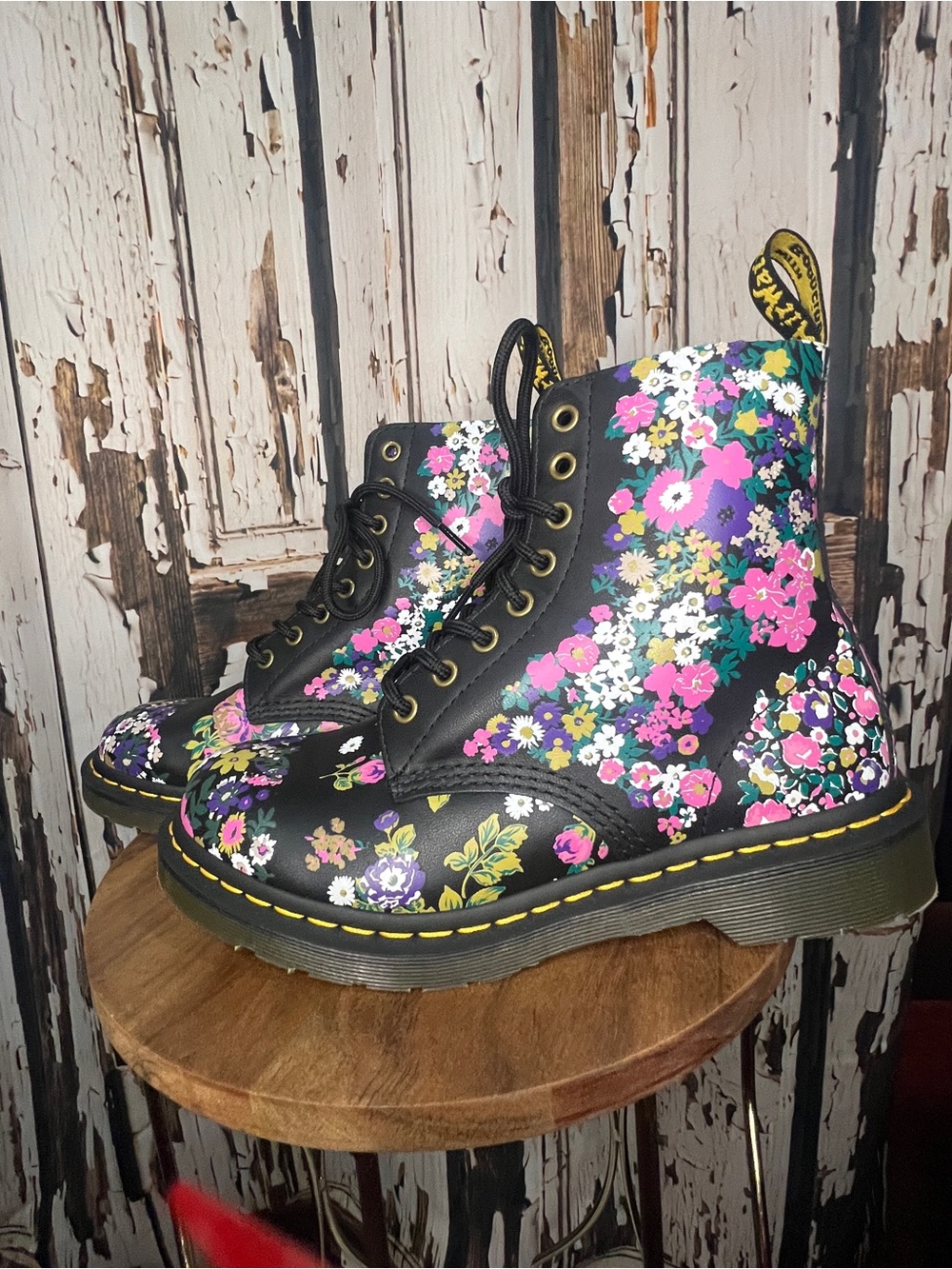 TRENDY & STYLISH Dr. Martens Black Floral Lace-Up Combat Boots - Picture 3 of 9
